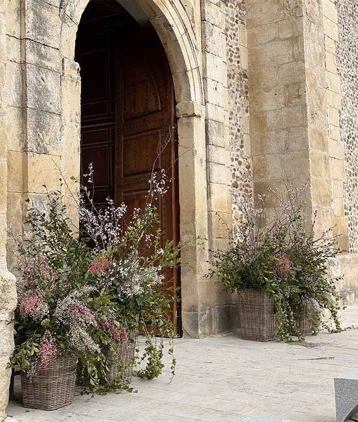 Ejemplo decoración puerta iglesia - 12