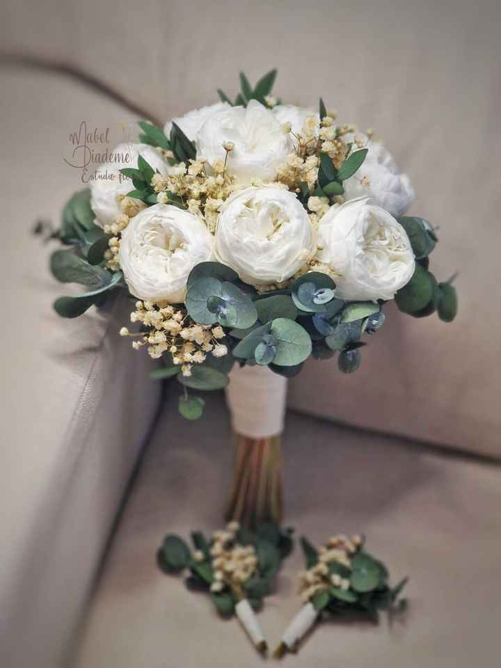 Incluir flores de temporada en el ramo de novia - 3