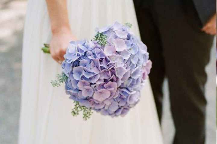 Incluir flores de temporada en el ramo de novia - 6