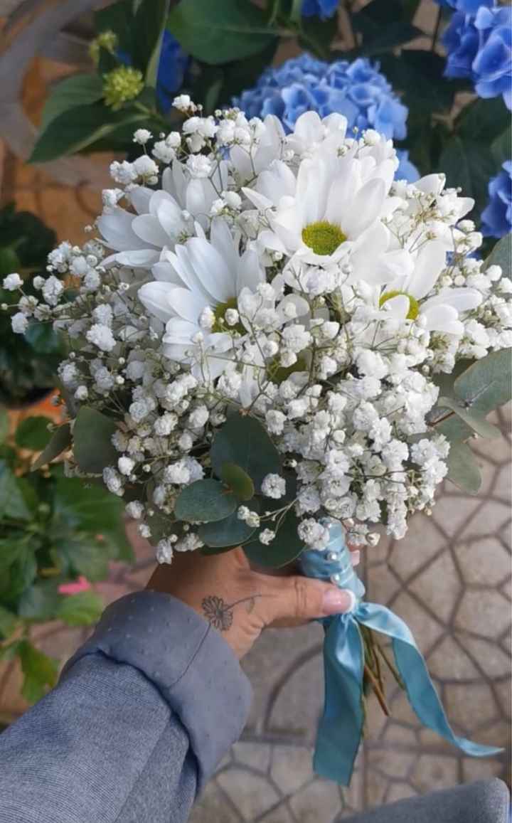 Incluir flores de temporada en el ramo de novia - 7