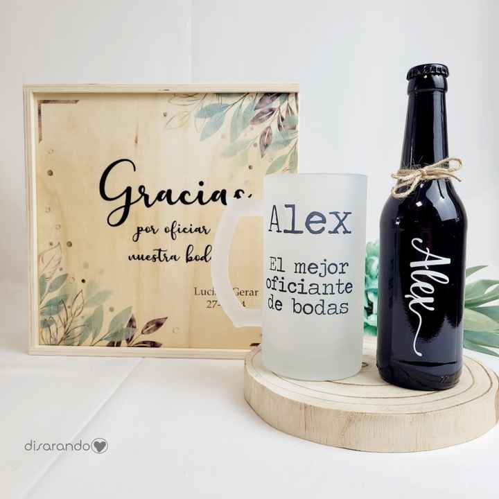 Detalle oficiante boda... - 2