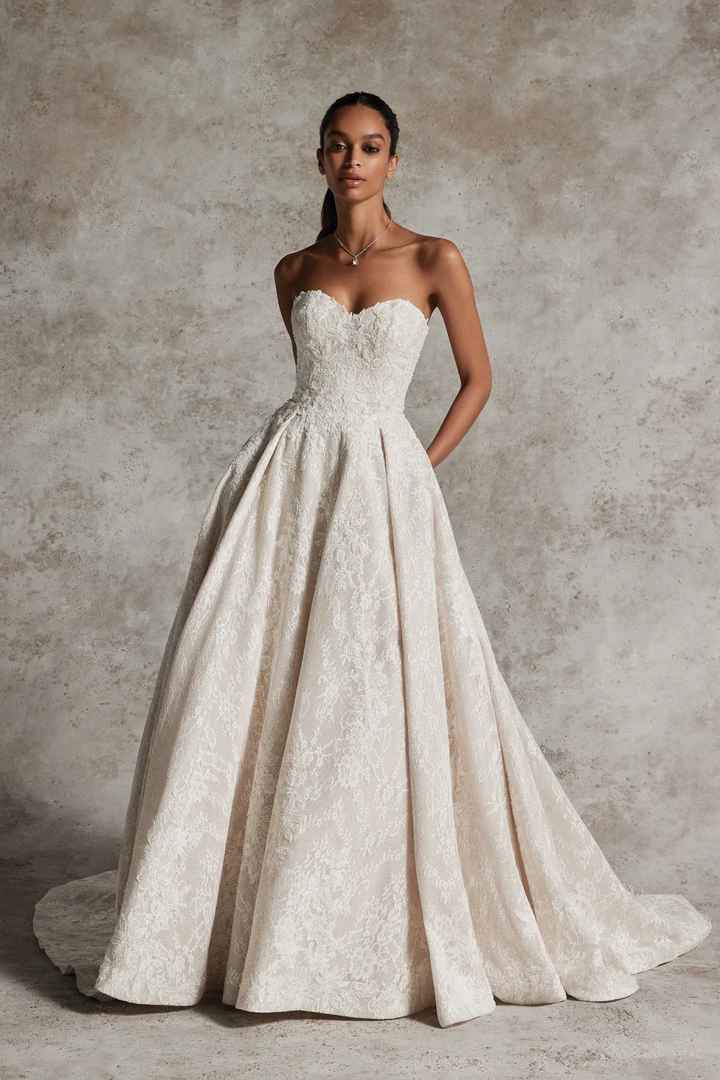 Escotes de novia: belleza, elegancia y personalidad - 7