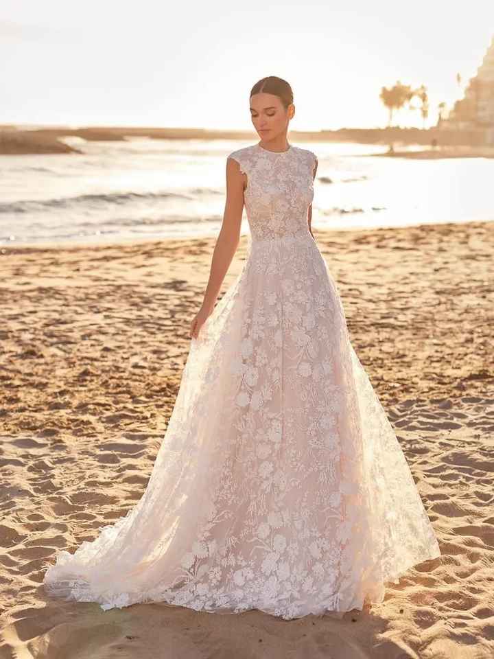 Escotes de novia: belleza, elegancia y personalidad - 11