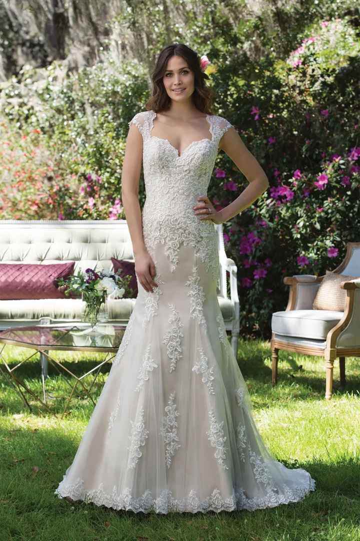 Escotes de novia: belleza, elegancia y personalidad - 15