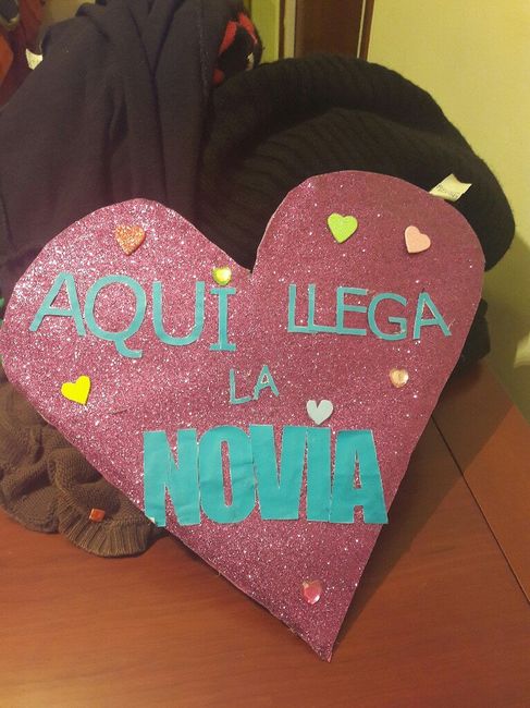 Ayuda cartel tipo "aquí llega la novia" - 1