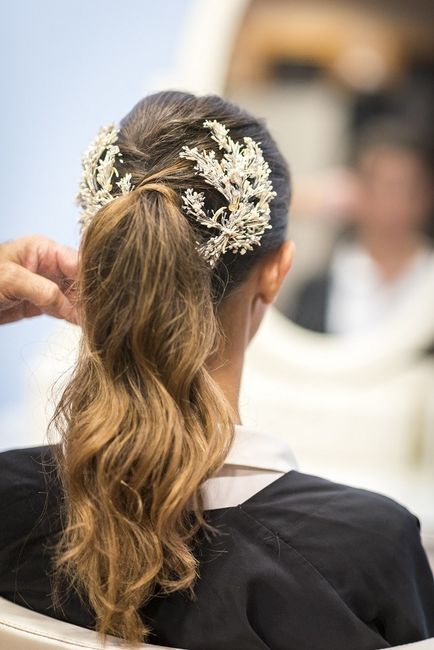 Boda de tarde con coleta y tocado 8