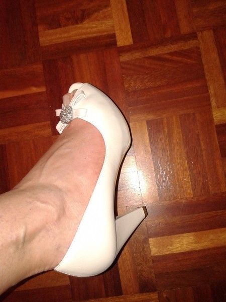Haciendome a los zapatos.