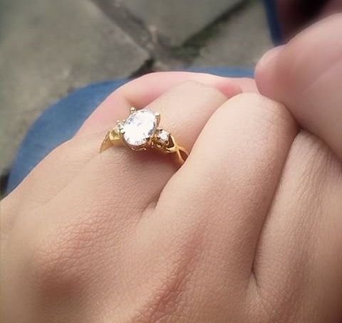Pongamos todas nuestro anillo de compromiso - 1