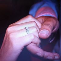 Pongamos todas nuestro anillo de compromiso - 1