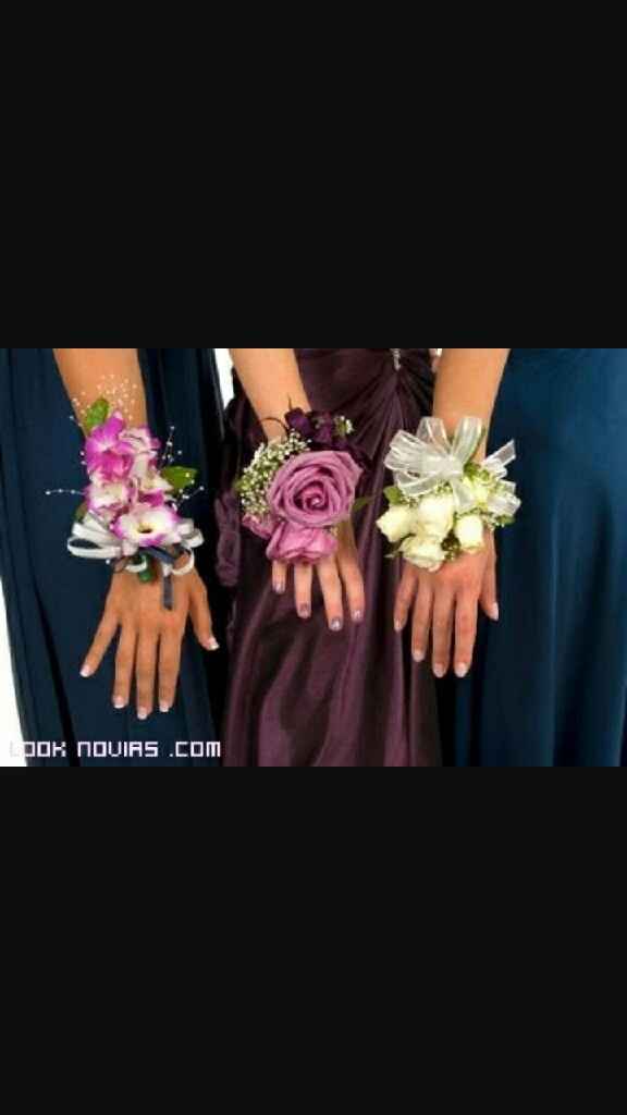 Iguales o diferentes pulseras de flores - 1