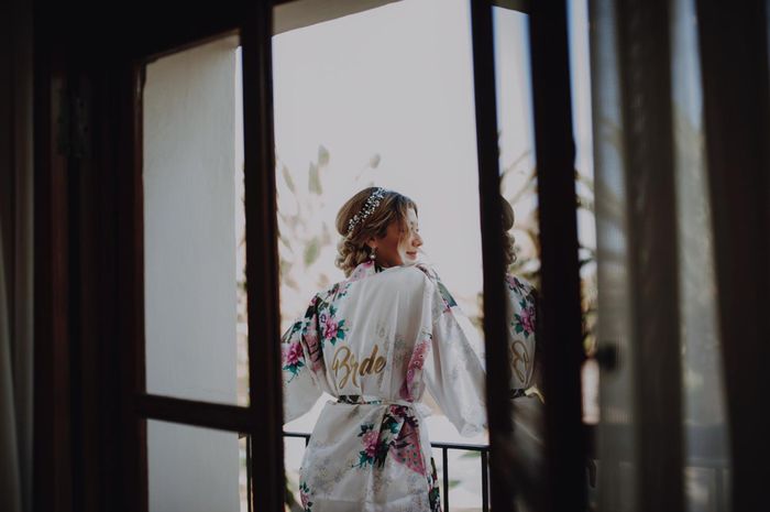 Bata, camisón, lencería de novia... - 1