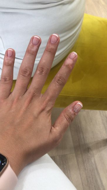 Si hoy te casaras... ¿De qué color sería tu manicura? 😏 2