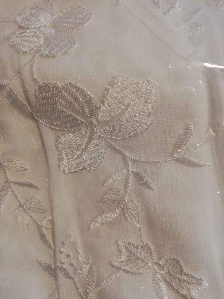Hola, soy un floripondio de visillo, pero también para un vestido de novia.
