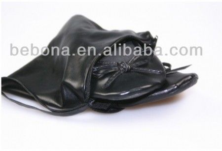 en negro