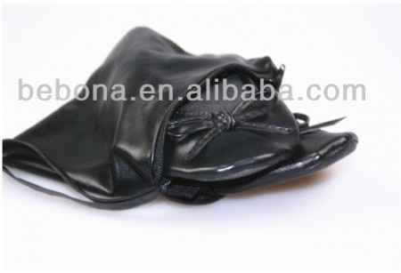 en negro