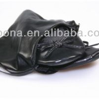 en negro