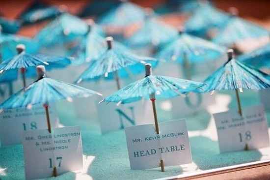 Para colocar a los invitados, que cada uno coja su sombrilla y elija su coctel