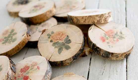 Posa vasos de madera con vuestra fecha o una foto... https://elrincondelasmanualidadescaseras.blogsp