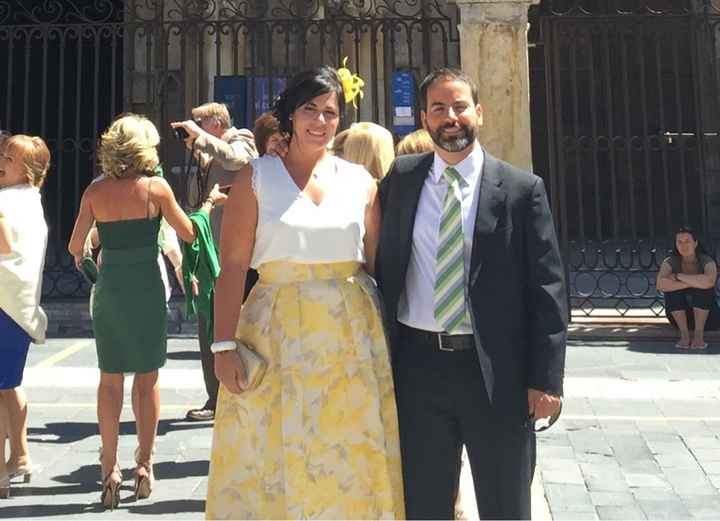Invitada: top blanco y falda roja?? - 1