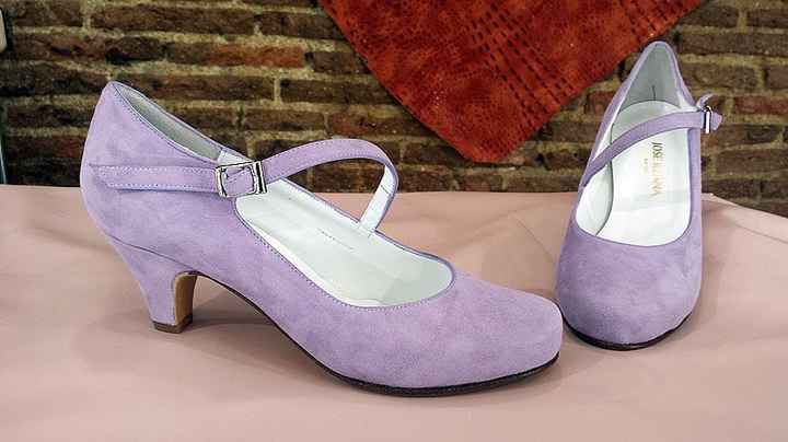Zapatos bajos y de tacon ancho - 1
