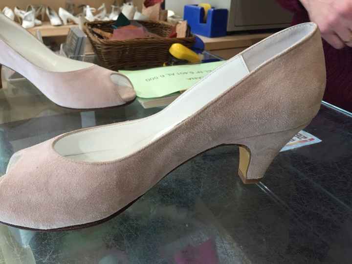 Zapatos bajos y de tacon ancho - 2