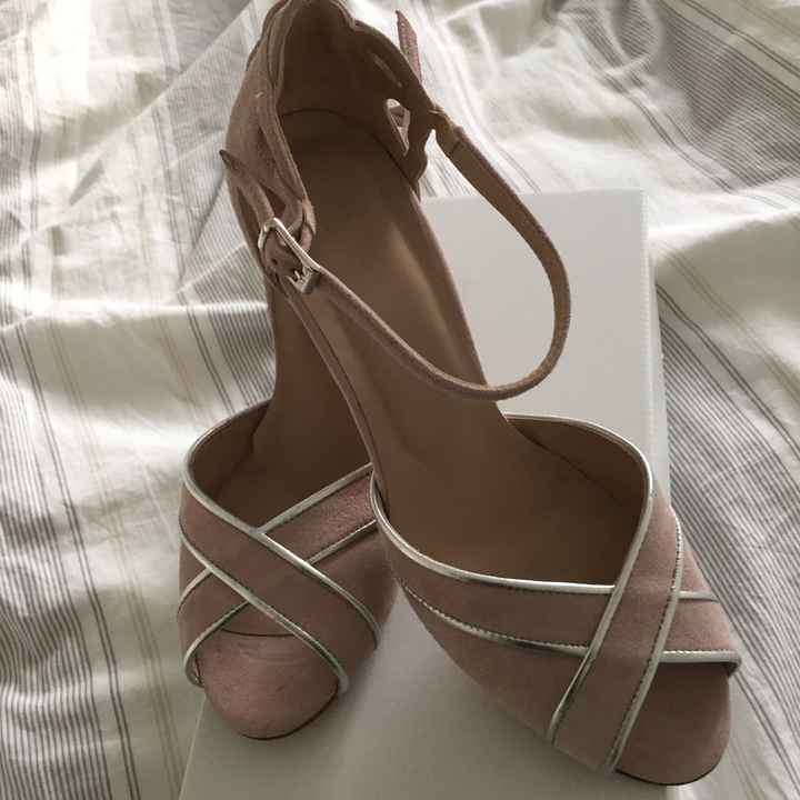 La difícil elección de los zapatos - 1