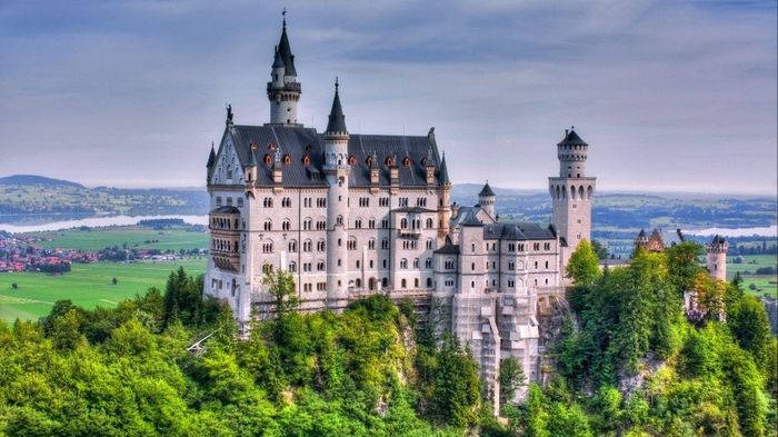 NEUSCHWANSTEIN CASTLE - (BAVIERA) ALEMANIA