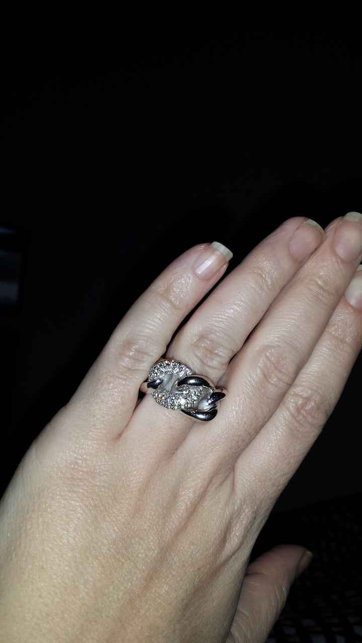 Pongamos todas nuestro anillo de compromiso - 1