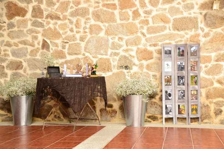 Biombo fotos preboda y mesa libro firmas