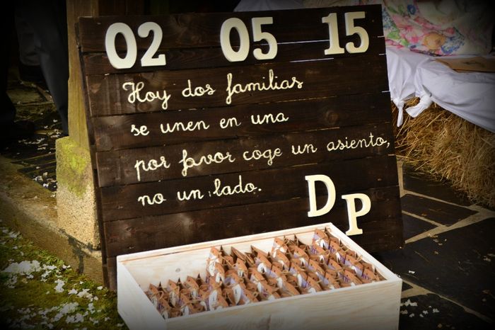 Cartel y caja con arroz y lavanda para lanzar