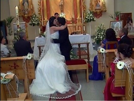 Beso recien casados.