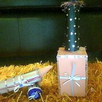 esmalte y pinta labios en carton