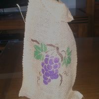 botella de vino con tela de saco