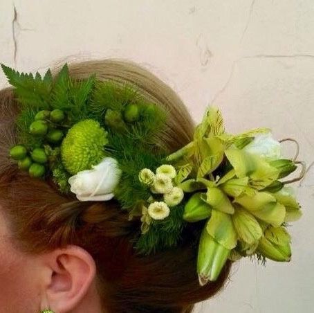 ¿adorno floral en el pelo?' - 2