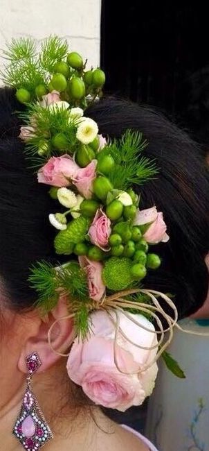 ¿adorno floral en el pelo?' - 3