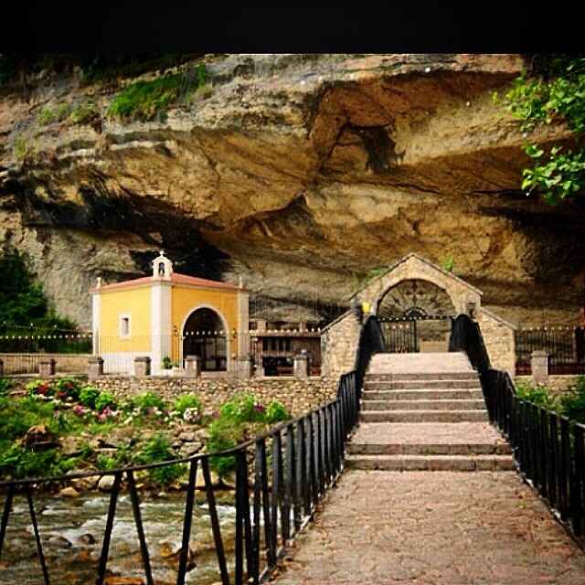 Iglesia Virgen de la cueva de Piloña