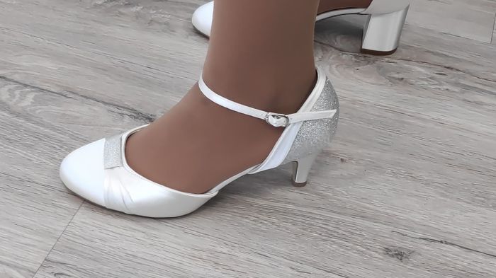 Me ayudais a elegir zapatos? - 1