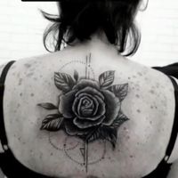 Este tatuaje, ¿te encanta o te asombra? ✨ - 1
