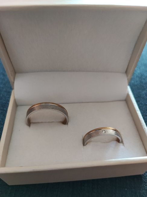 Anillo moderno (con bandas, figuras) o anillo clásico? 2