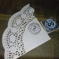 Blonda cortada con el sello personalizado