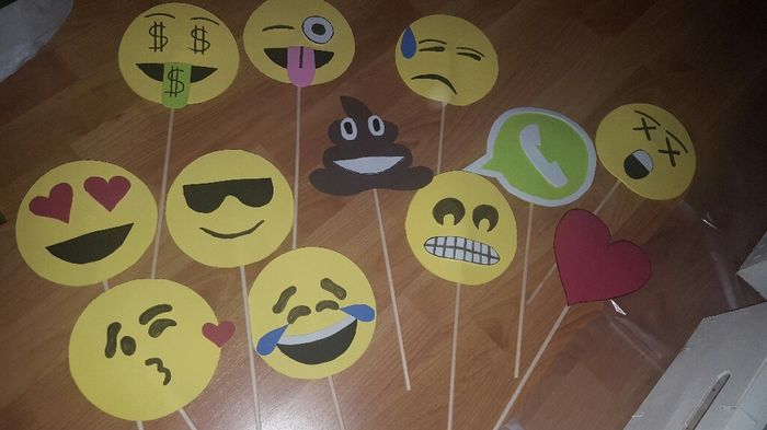 Atrezzo emoticonos whatsapp - 1