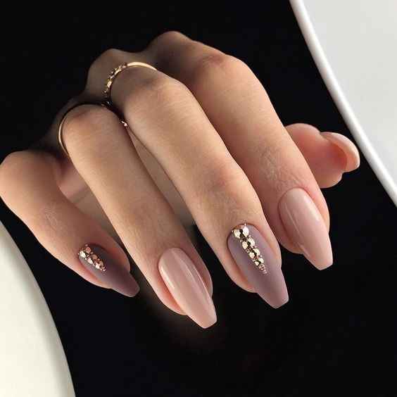 La manicura: ¿Blanca o roja? - 1