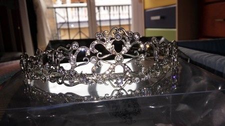 Vendo tiara de Novia comprada en novienbre de 2013en sevilla de bodas sin estrenar