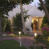 vistas de cesped y carpa
