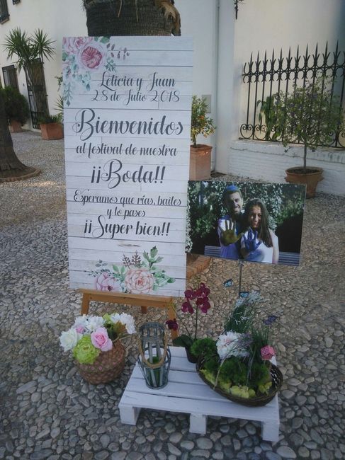 cartel de bienvenida y foto con decoración