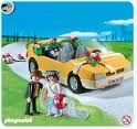 Novios con coche