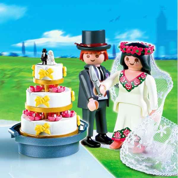 Novios con tarta