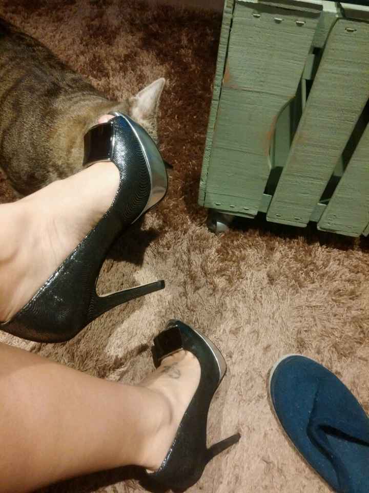 Mis zapatos!! diferentes verdad???? - 1