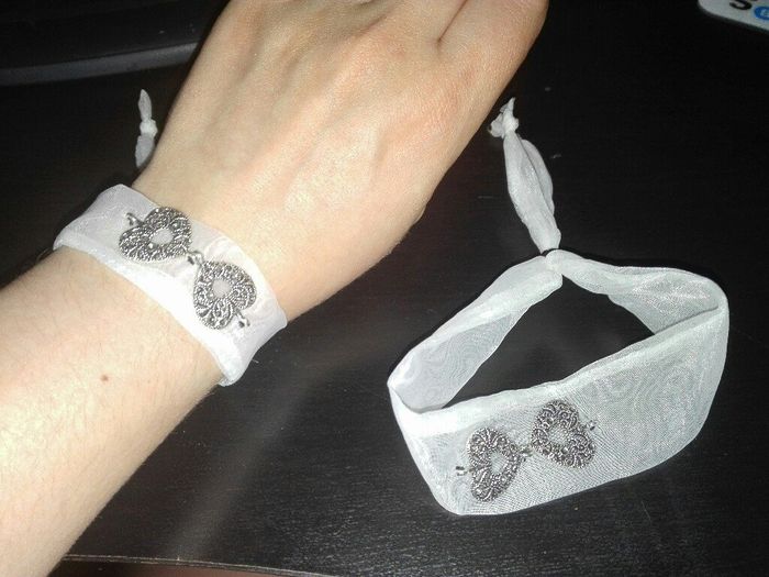 Pulseras con retales de mi vestido. - 1