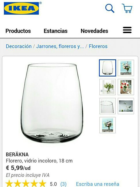 Figuras de colección en las mesas - 1
